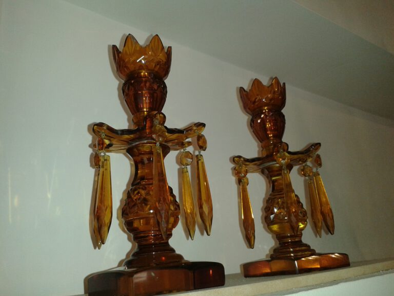 TH155 Antique Lustres