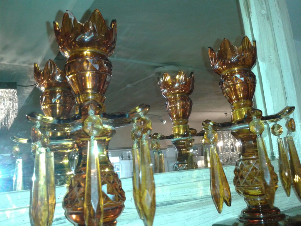 TH155 Antique Lustres